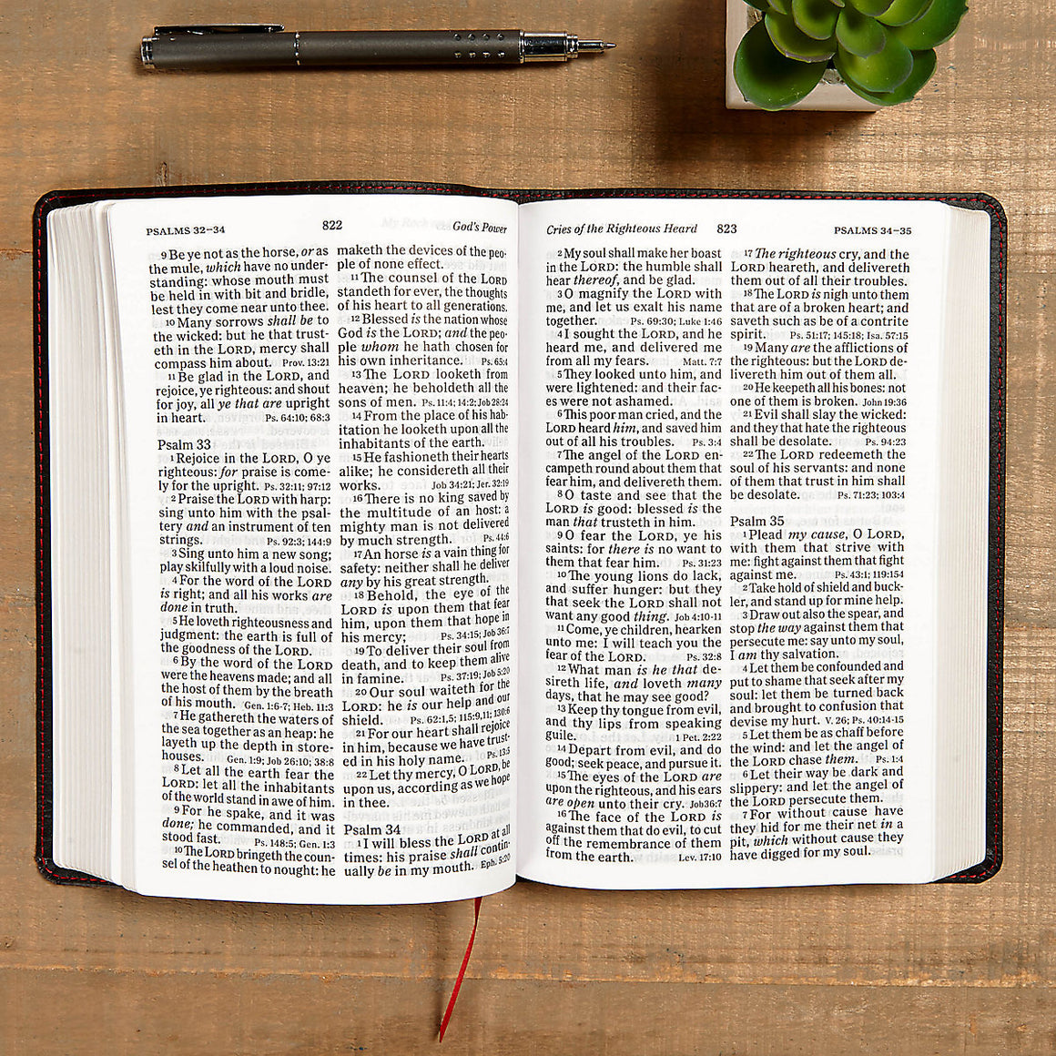 Holman: KJV Large Print, Personal Size, Reference Bible, Black Leathertouch
