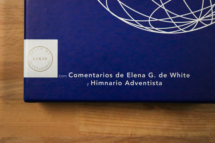 Nueva Misión Biblia de Estudios con Himnario Adventista—Azul
