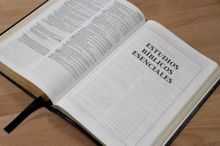Nueva Misión Biblia de Estudios con Himnario Adventista—Azul